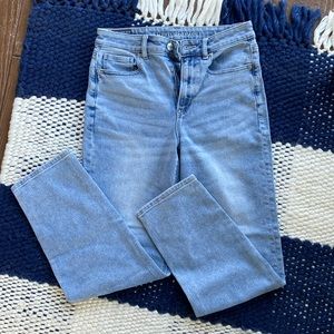 American Eagle Mom Straight Jeans